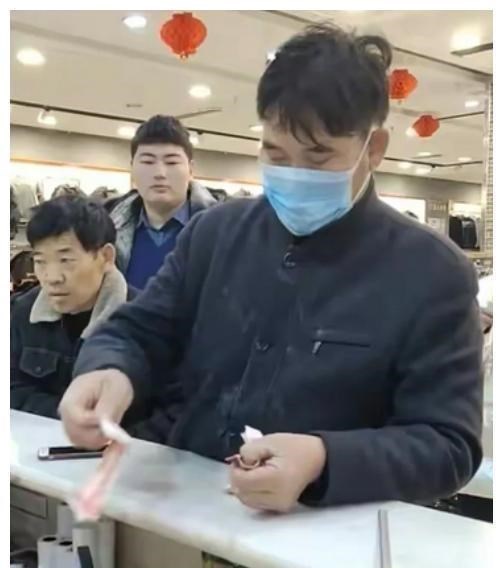 朱之文|大衣哥女粉丝不远千里来忠告大衣哥，大衣哥对儿子离婚作出回应