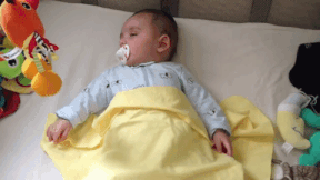 福林妈咪|宝宝睡觉时为啥会突然一哆嗦?惊跳反射本正常,就怕遇到这些情况