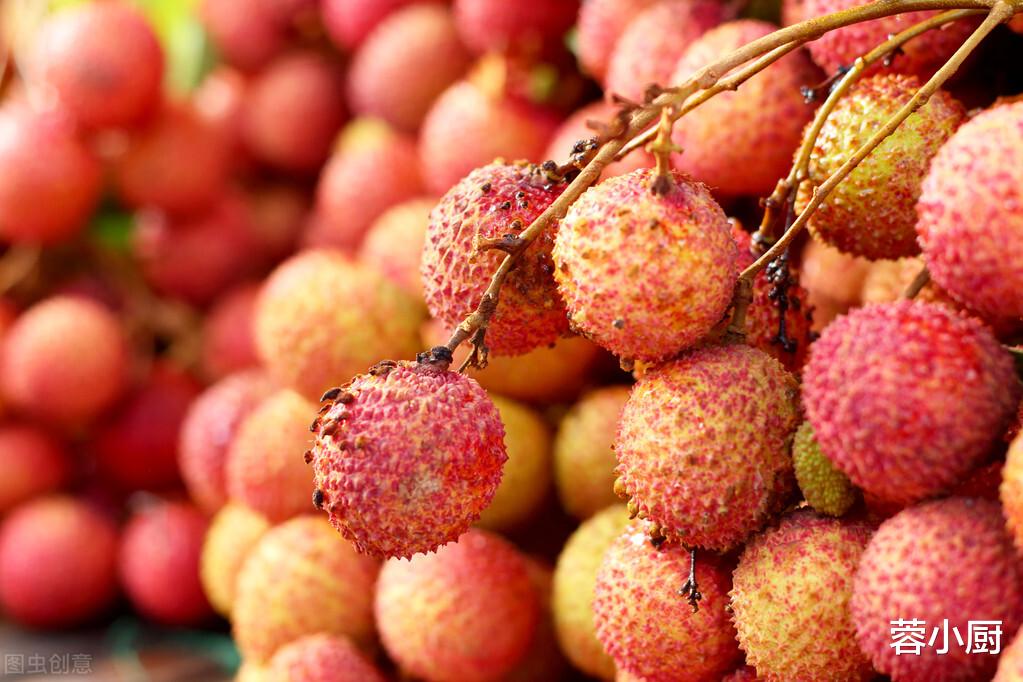 蓉小厨 选荔枝可别只挑红的了,老果农教我7招,一挑一个准,不花冤枉钱