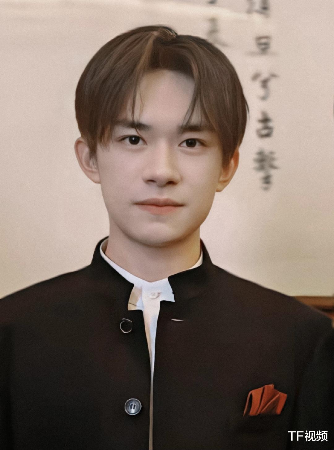 00后|00后大众接受崇拜度调查,易烊千玺排名第四,竟然比爸爸排名还高