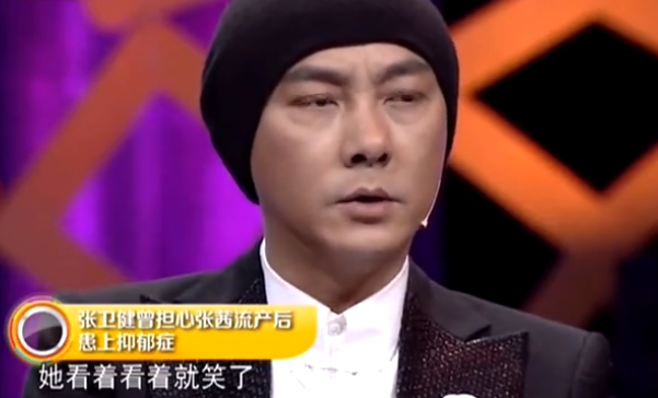 林更新|张卫健夫妇外出，张茜饭桌上抠鼻孔抽烟气质全无，久居内地太惬意