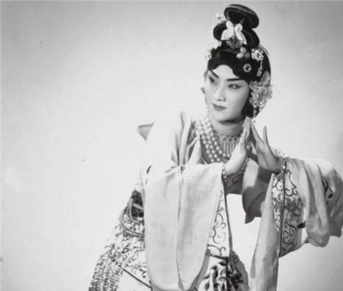 京剧|过去京剧多辉煌言慧珠才二级演员，如今京剧界遍地一级才是衰败