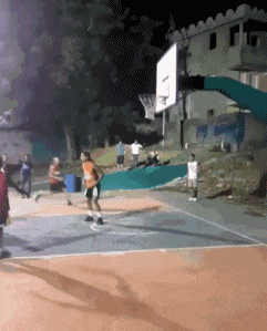 萌控孩|“相亲的小姐姐，一定要让我陪她荡秋千，谁知道这到底是什么操作啊？”