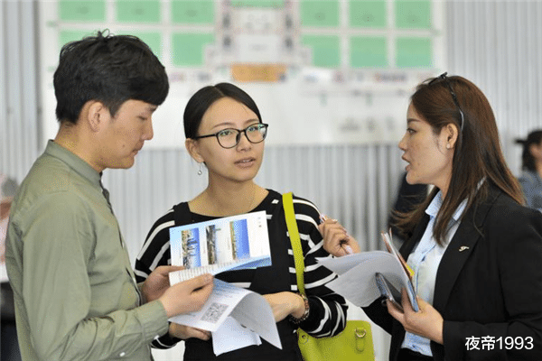 求职|985硕士的无奈:32岁月薪不到4000元,受高等教育却过着低配生活