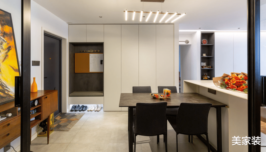 黑白灰也可以很时尚，看海归小夫妻的家，如何展现简约的美感