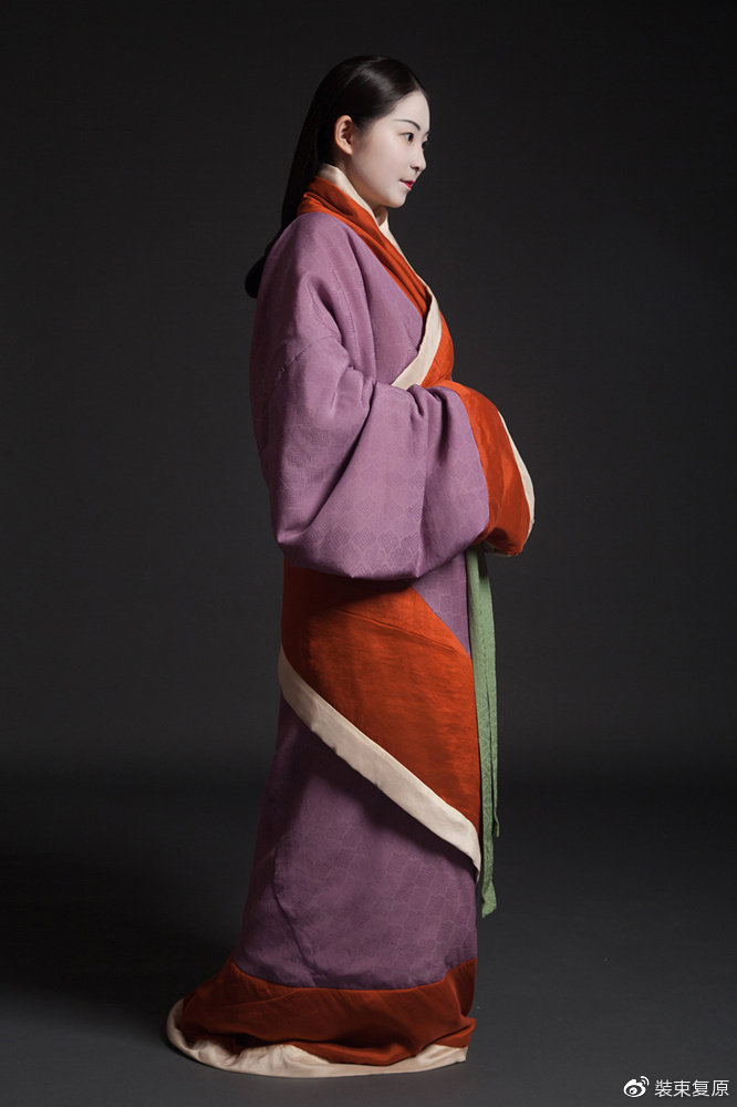 汉服资讯古装文化|看过西安地铁事件后，我想起了十年前闹市中被逼脱汉服的女生....