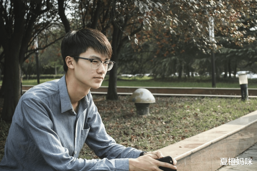 夏橙妈咪|年薪30万的985大学生,不如月薪4000的公务员?你会选择哪个