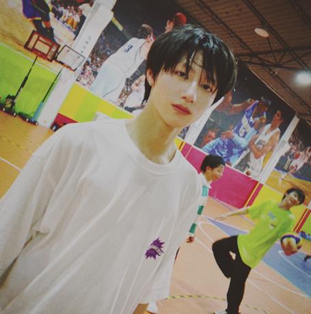 娱乐圈|朱志鑫的精灵耳好优越，自带防伪标志，才16岁颜值高到令人羡慕