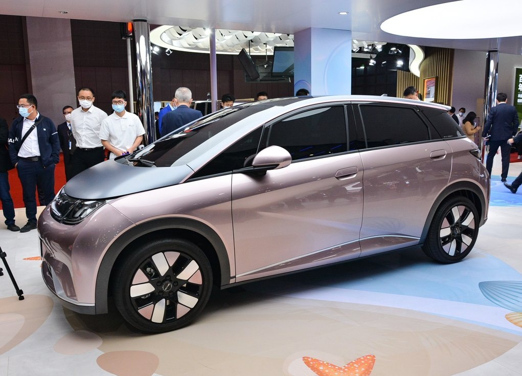 比亚迪|比亚迪玩大了！打造全新“飞度”，续航1000Km，2.9S破百，很炫酷