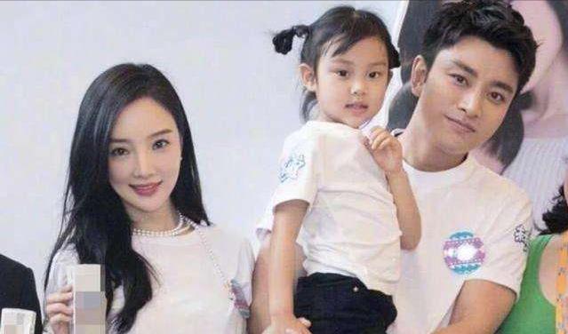 贾乃亮|这俩要复婚？网曝一家3口外出游玩，这下娃每天都能看见爸妈了