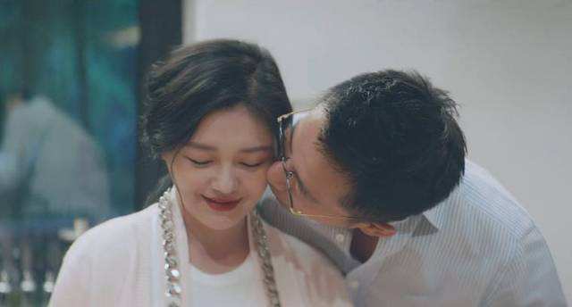 张兰|张兰躺病床上直播痛斥台媒力挺汪小菲，满脸憔悴疑似被大S气病倒