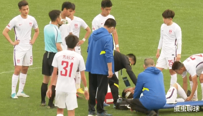 國足|國足3-2大逆轉(zhuǎn)！跑不死的“李鐵”再現(xiàn) 補時5分鐘連入2球 壓哨絕殺