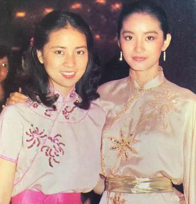 霍思燕|1982年，林凤娇偷偷跑到美国为成龙生下儿子，她比你想象的更能忍