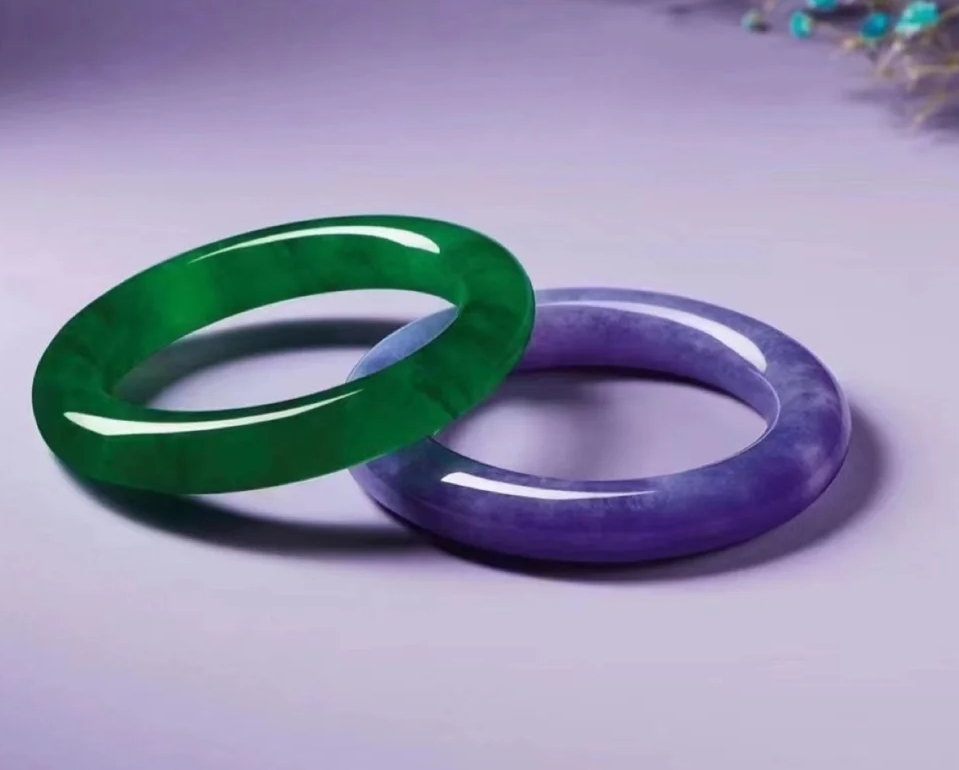 紫罗兰翡翠|【保利2021春拍】紫罗兰手镯竟拍出1035万，美得像B+C货。