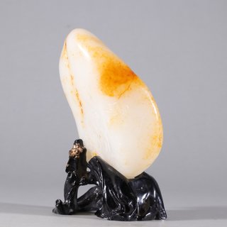 和田玉籽料|和田玉籽料狮子戏球原石雕