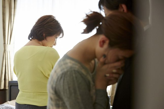 小怪兽情感|57岁张阿姨哭诉:婆婆拿我陪嫁的金镯子,给小姑子做嫁妆