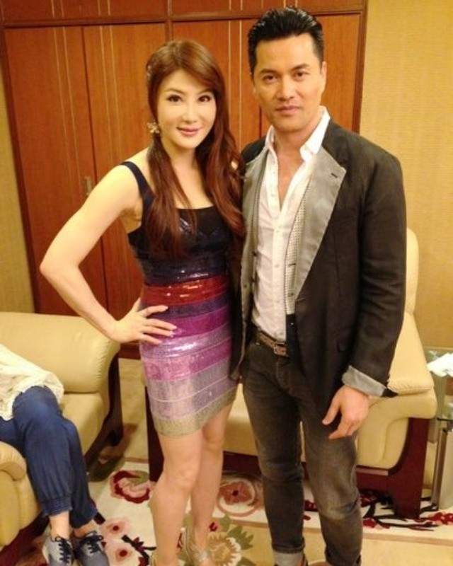 杨丽菁 52岁女打星陪爸爸医院看病，竟遭陌生女子辱骂殴打，疑与言论有关