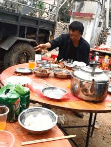 |“为什么富人装穷人很像，穷人装富人一下就能看出来？”