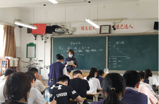 月月读唐诗|想当老师的同学注意啦！这三类老师岗位空缺大，考编也会更容易些