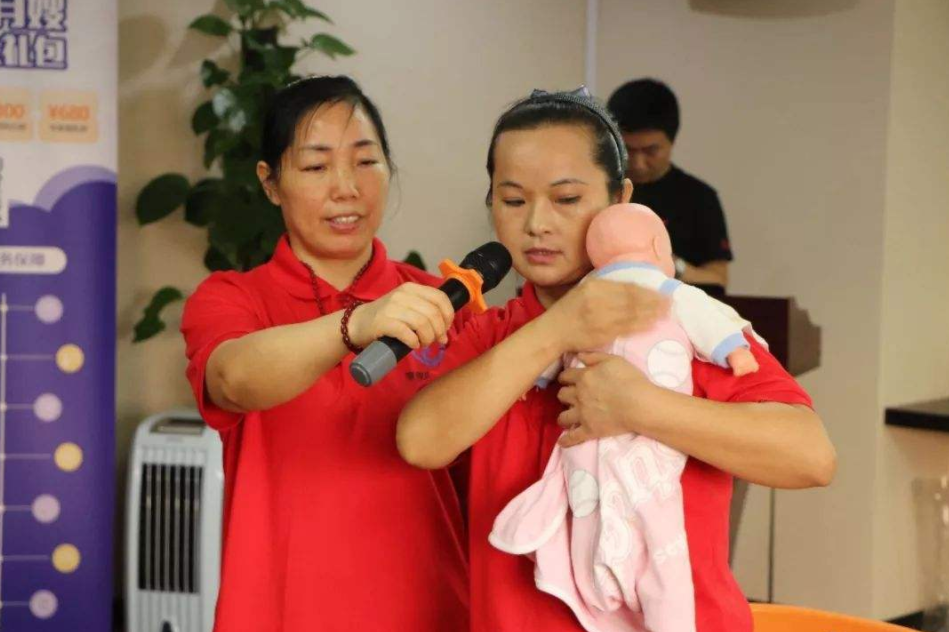 急诊室老苗|4个月宝宝吃完就睡，一家人安心搓麻将，再看时娃已没了呼吸