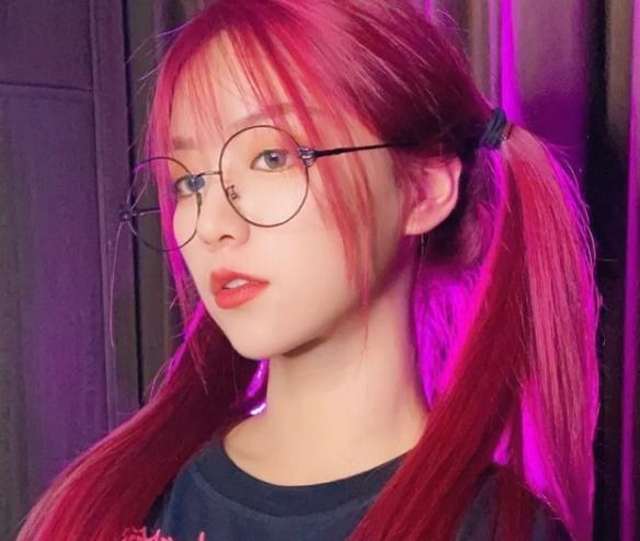 短视频|刀小刀近况曝光，2000万网红落魄坐街头，被路人调侃是非主流小妹