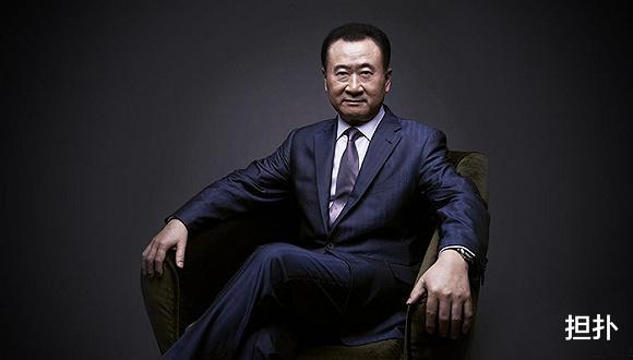 退休|手握700多亿现金，一年还可以收租400多亿，还白赚了孙宏斌1亿多