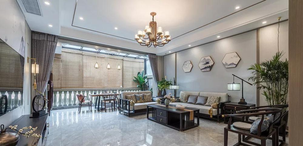 阳台门可以装修的时候不装,以后再安装吗?这样好不好?