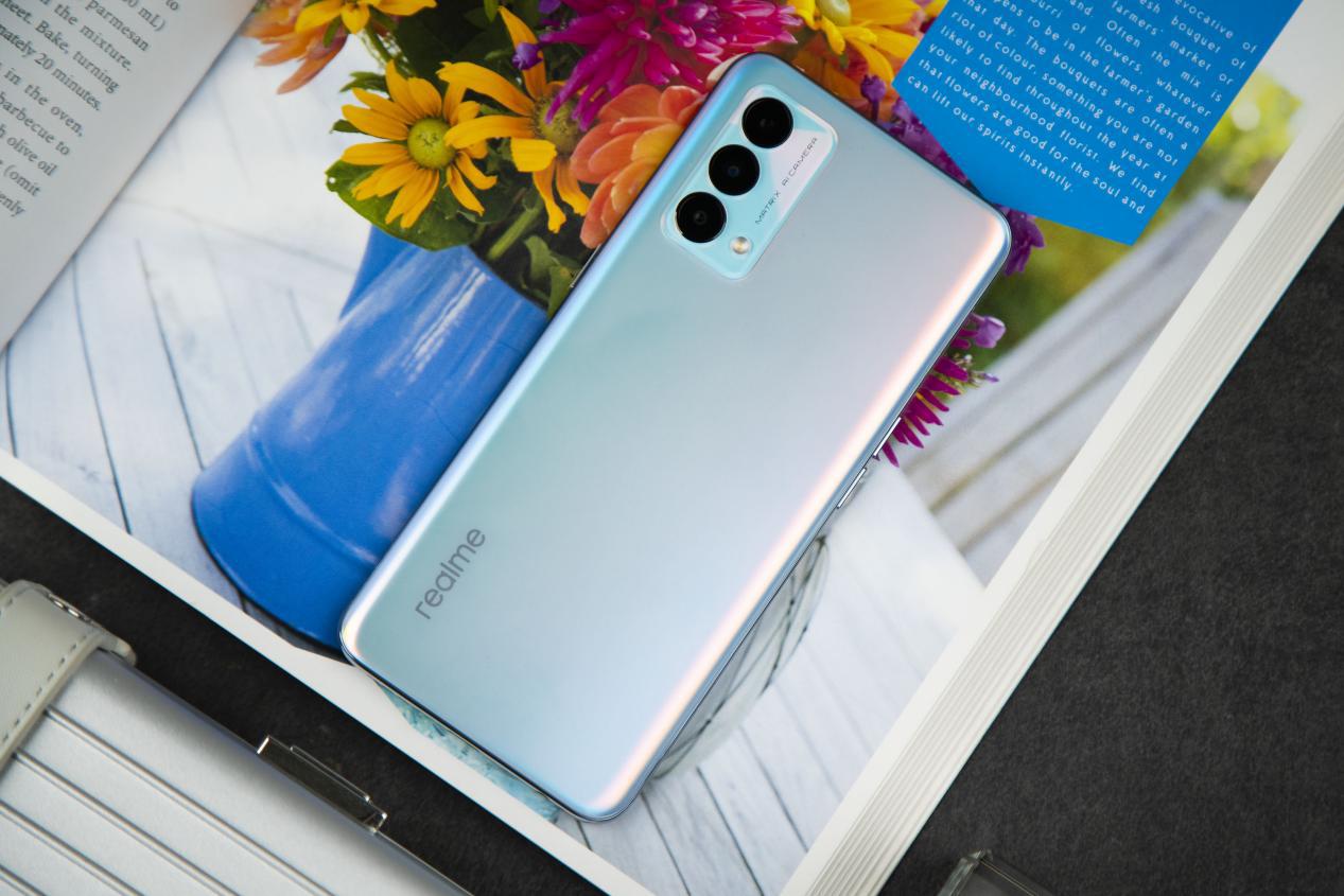 realmeGT大师版评测：可以说是档次内最有诚意的手机，性价比超高