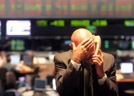 股市 市场热点：两大利空袭来！明日，将是A股关键性变盘！