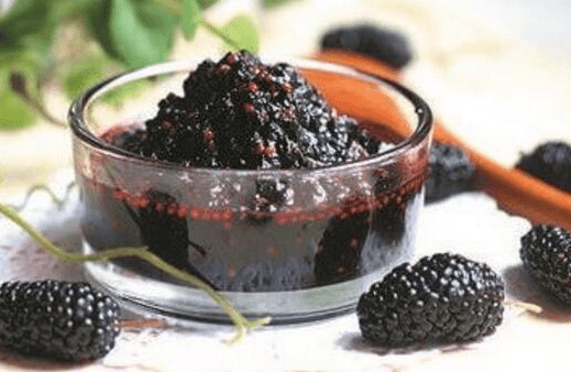 挚爱宝宝一生|桑葚酒的功效作用，滋阴补血，女人喝桑葚酒的好处多！