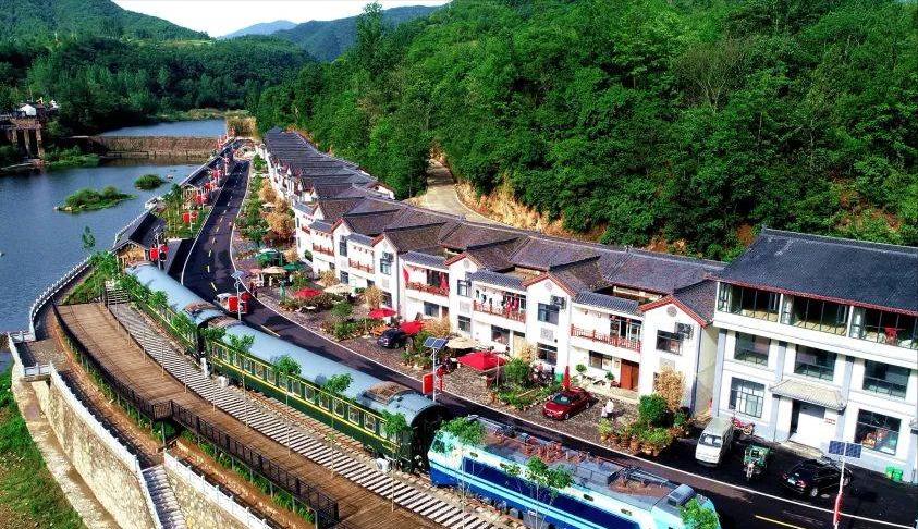 爱玩的小峰 西双版纳迎来火车站，将结束无铁路的历史，预计今年年底开通