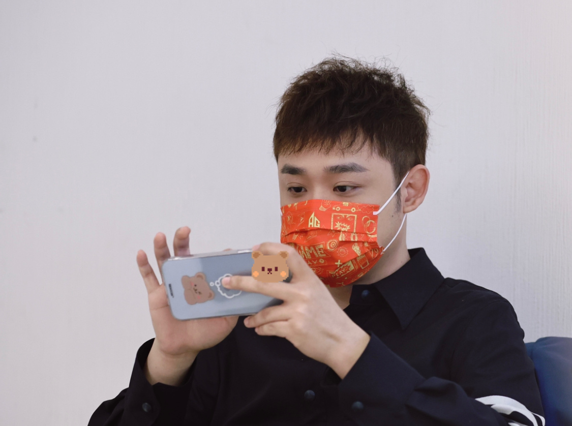 xyg|月光败给XYG不敢去采访，怕主持人问他一个问题！根本没办法解释