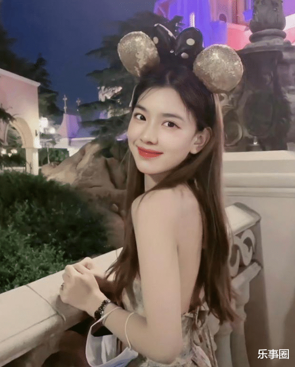 |孙一宁直播观看人数暴涨，弹幕狂刷思聪，她的颜值神似明星