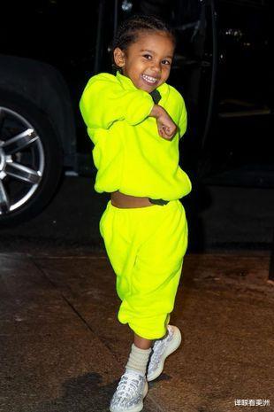 科勒·卡戴珊|41岁金姐晒6岁儿子生日照，亲友纷纷送上祝福，粉丝：甜化了