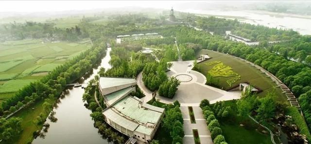 洋洋爱足球 三星堆打破传统！现场“沉浸式”观摩修文物，重塑博物馆新时代