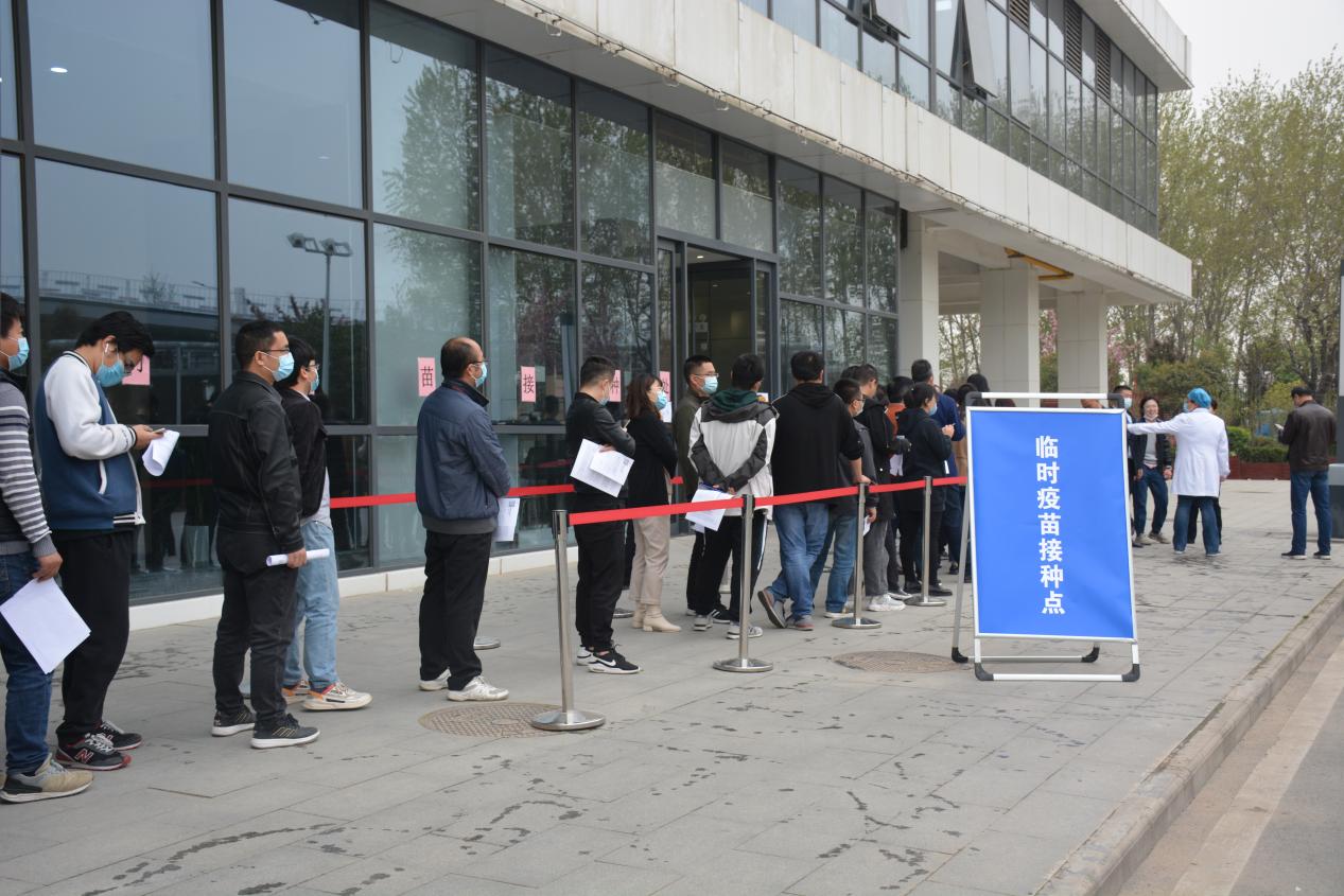 用户_老陕拍视 @西安高新区上班族：更方便，不出园区就能接种新冠疫苗了！