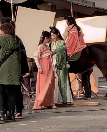 赵丽颖|她曾是赵丽颖替身，趁颖宝怀孕时疯狂接戏，如今30岁2人平起平坐