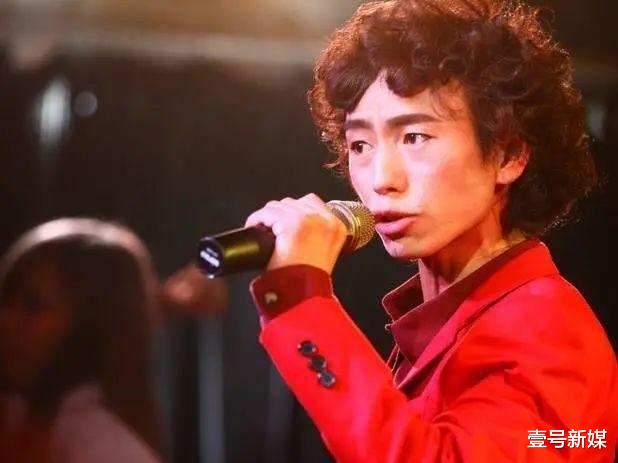 张雨绮|初代网红庞麦郎，爆火之后住进精神病院，这些年的遭遇让人唏嘘