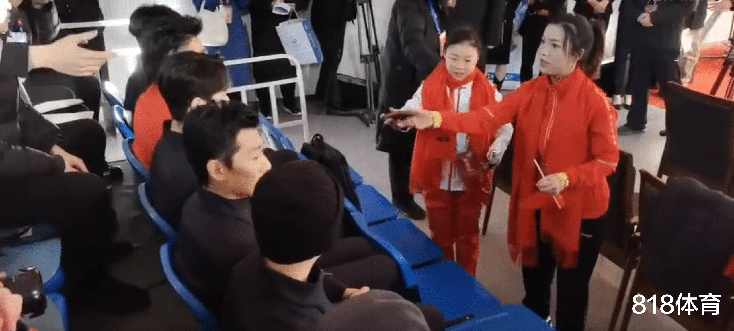 宋祖德|双向奔赴! 杨倩管晨辰追星王一博朱亚文, 杨倩鞠躬致谢一博两度回礼