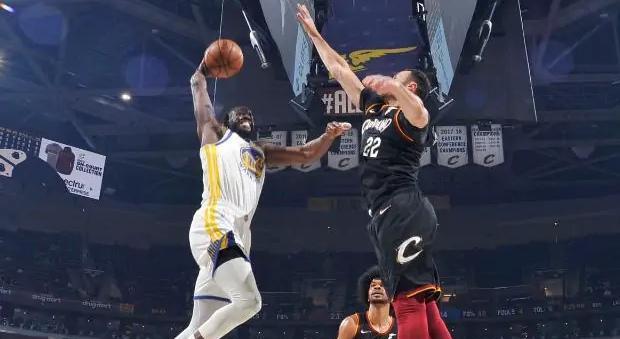 斯蒂芬·库里|威金斯踢翻保温杯，带队赢得了四连胜！库里得分王，爆砍56+10+11