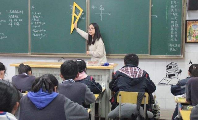 教师|学校老师竟帮其他科目老师收婚礼红包,引网友质疑,现在后续来了