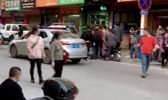 陕视新闻 视频热传！广东一地大过年有人抢小孩？警方通报