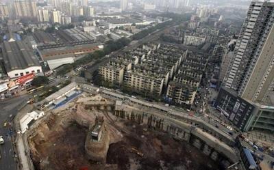 沈阳|沈阳一钉子户，占地五年楼盘已售卖，养大鹅看家仍不搬