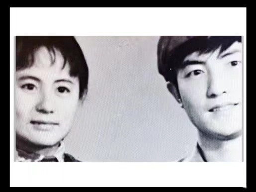 章子怡|沈腾晒完父母旧照之后，章子怡也晒父母旧照，为宣传《父辈》拼了