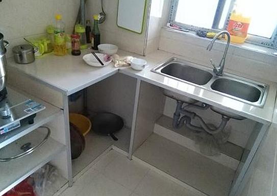 参观堂姐省城的新家,满屋大白墙,衣柜没装门,活得太憋屈!