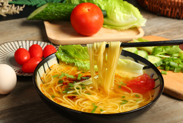 血糖|吃面条对胰岛不好？建议：想要降血糖，3种食物尽量少吃