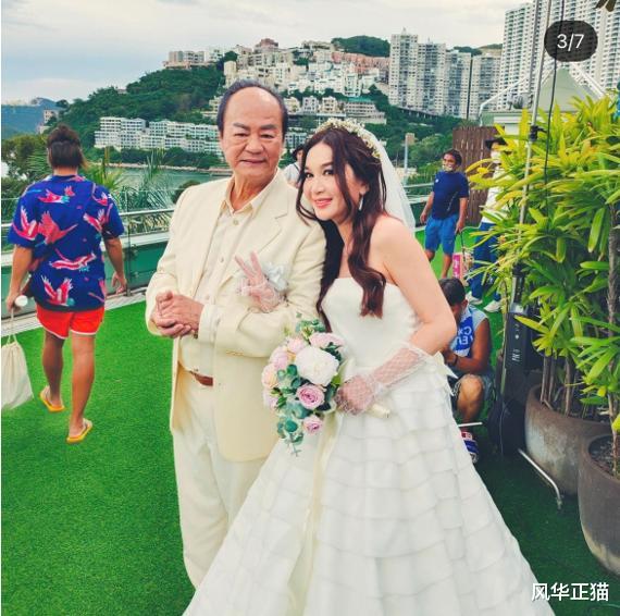 风华正猫|为女神温碧霞祝寿，74岁狄龙罕见出镜，两人合影如父女