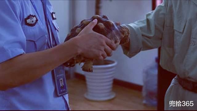 上海市 上海一男子运气太好了，走路都能捡个宝，直接叫来了警察