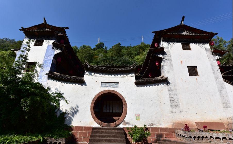 云南 云南的巨富豪宅，传说家中财富雄厚，生意做到东南亚，主人姓严