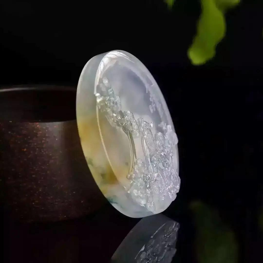 雕刻|极品三彩翡翠手镯心,雕刻师设计一鸣惊人的题材,不信你不喜欢